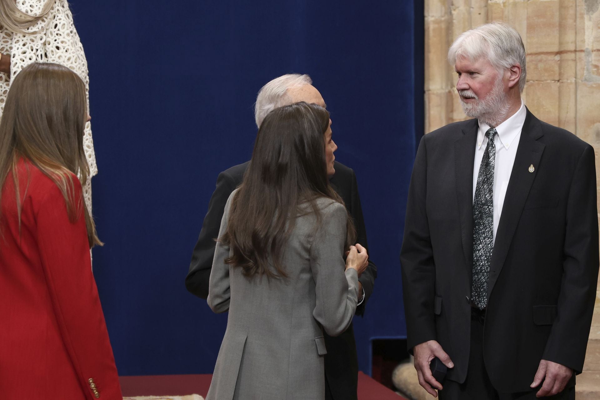 Muchas sonrisas y calurosos saludos en las audiencias de la Familia Real en el Reconquista