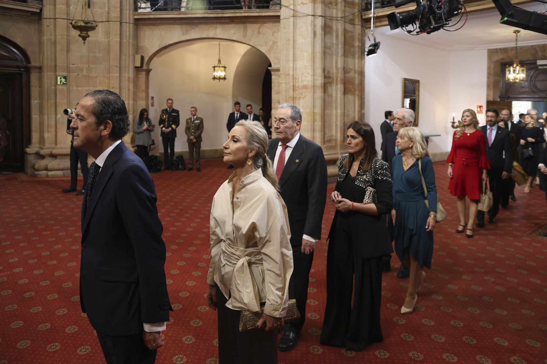 Muchas sonrisas y calurosos saludos en las audiencias de la Familia Real en el Reconquista