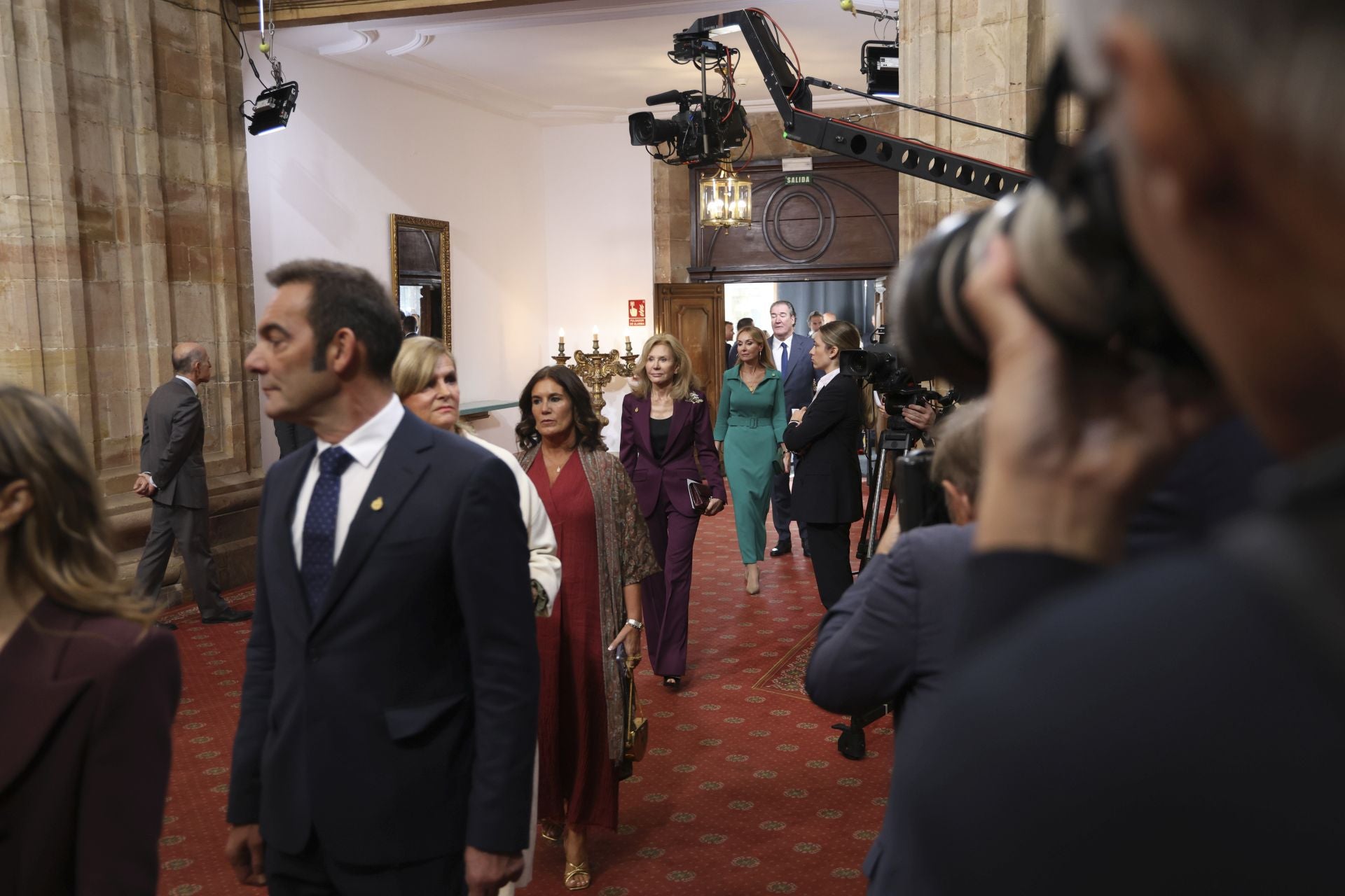 Muchas sonrisas y calurosos saludos en las audiencias de la Familia Real en el Reconquista