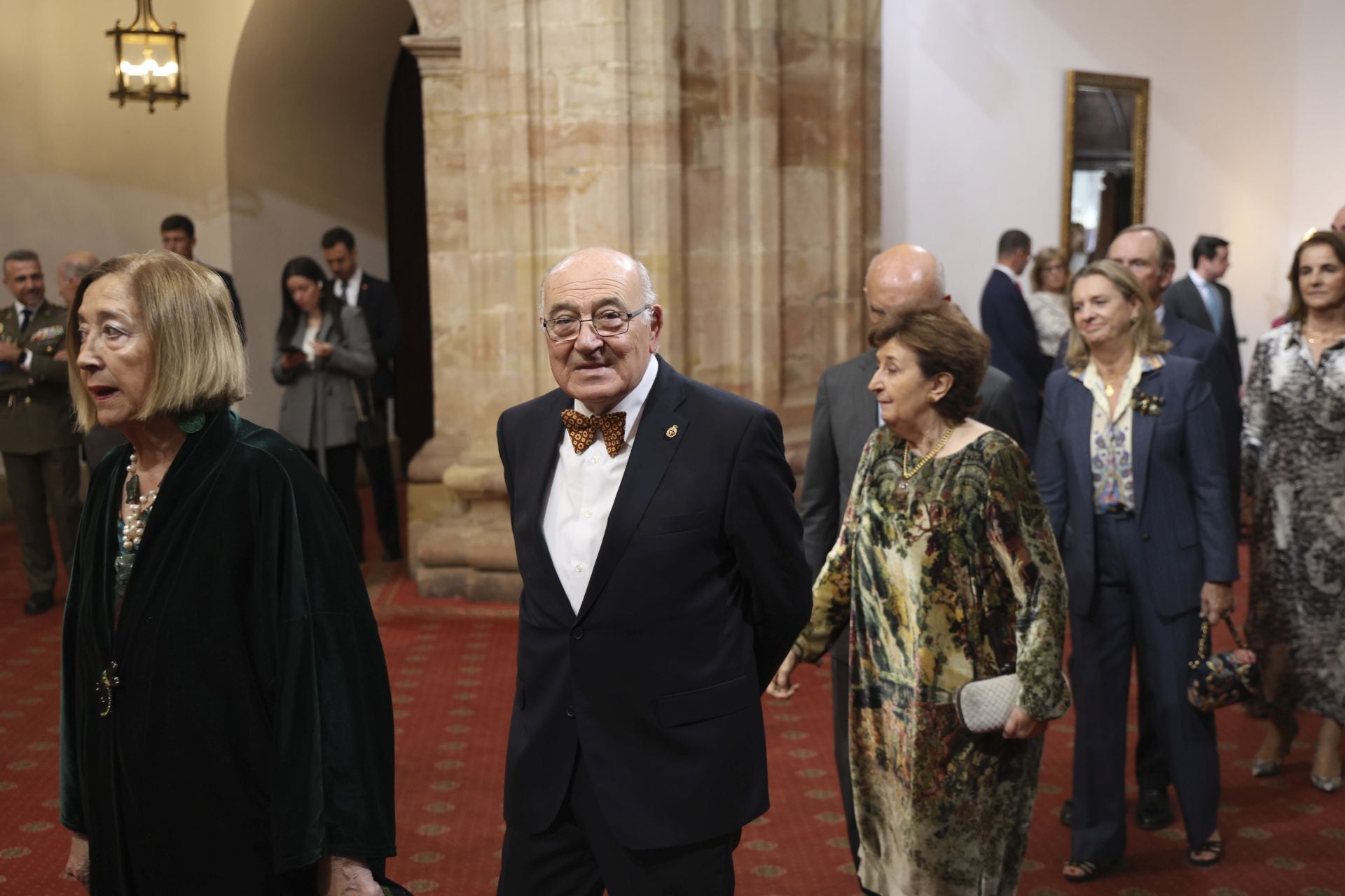 Muchas sonrisas y calurosos saludos en las audiencias de la Familia Real en el Reconquista