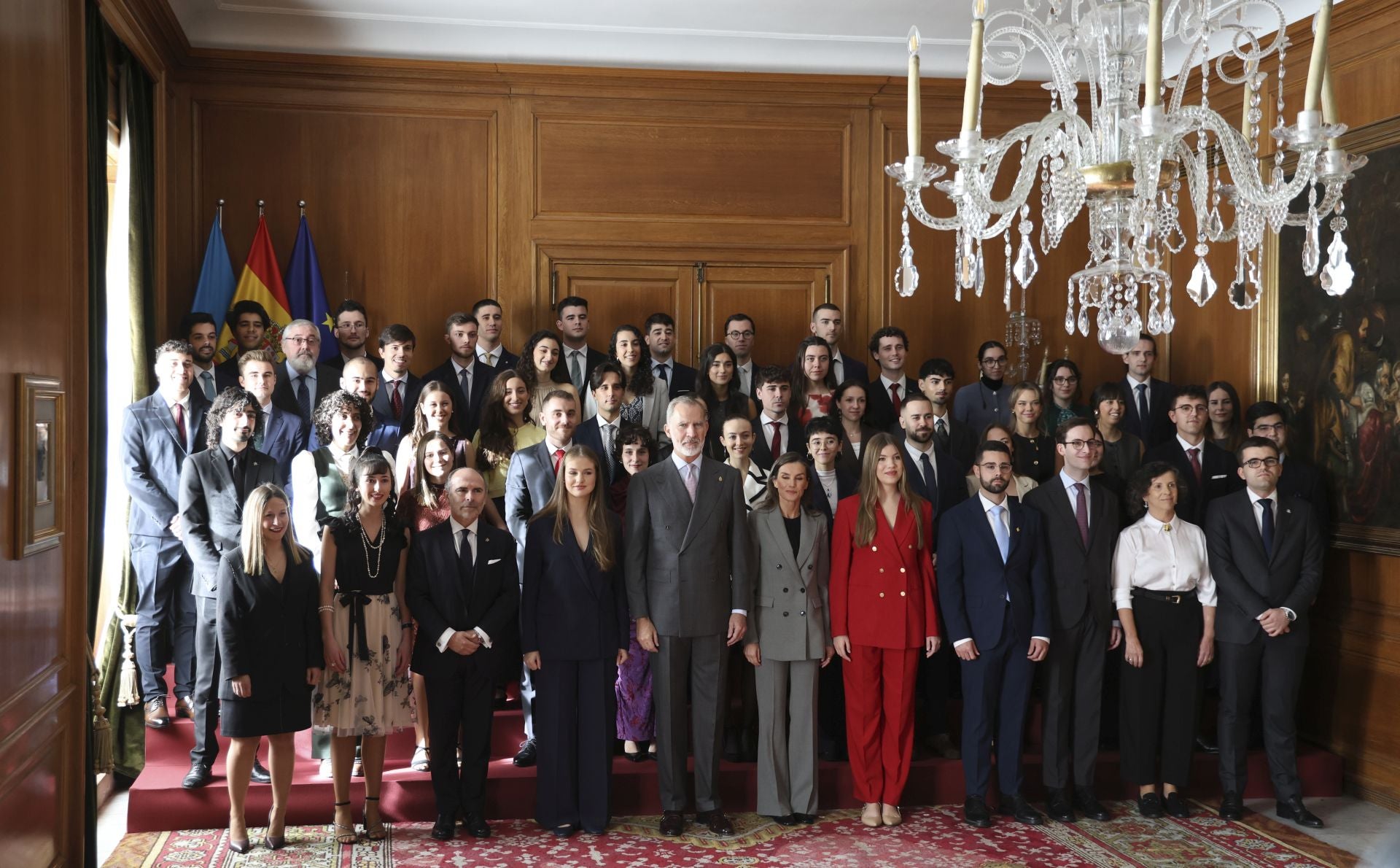 Muchas sonrisas y calurosos saludos en las audiencias de la Familia Real en el Reconquista
