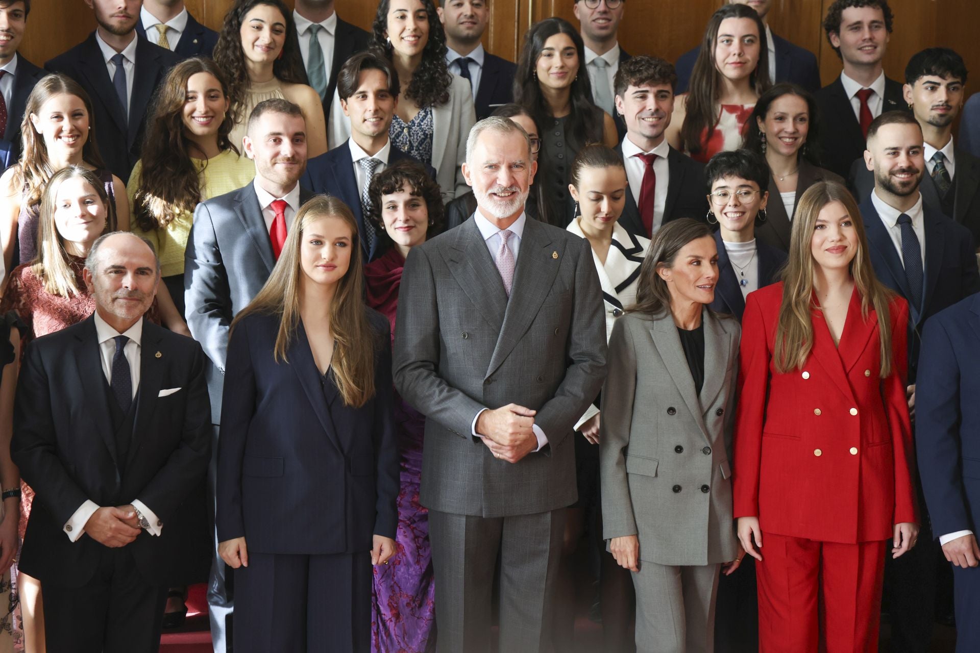 Muchas sonrisas y calurosos saludos en las audiencias de la Familia Real en el Reconquista
