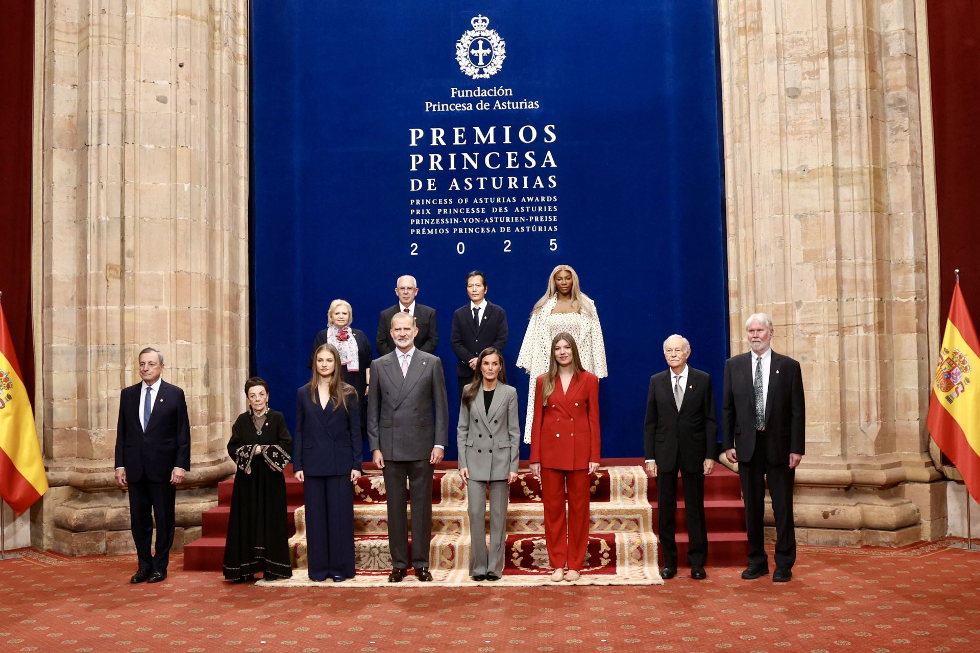 Muchas sonrisas y calurosos saludos en las audiencias de la Familia Real en el Reconquista