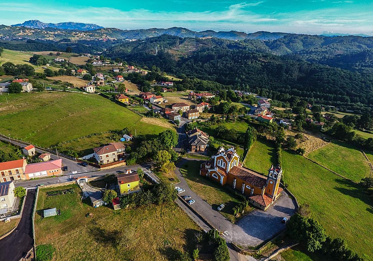 Una estampa de la serenidad que se disfruta en Valdesoto. Sus casas típicas rodeadas de prados otorgan calma y tranquilidad al visitante. Destaca la Iglesia Parroquial de San Félix, donde se celebran os Sidros y Comedies.