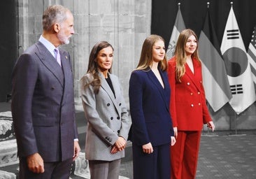 La Reina Letizia y sus hijas lo apuestan todo al traje sastre en las audiencias