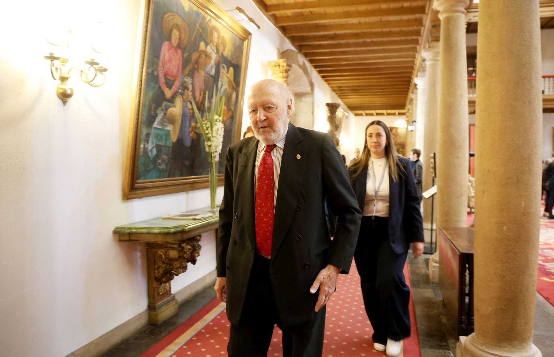 De la entrada de la reina Sofía al ambiente político y empresarial en el hall del Reconquista