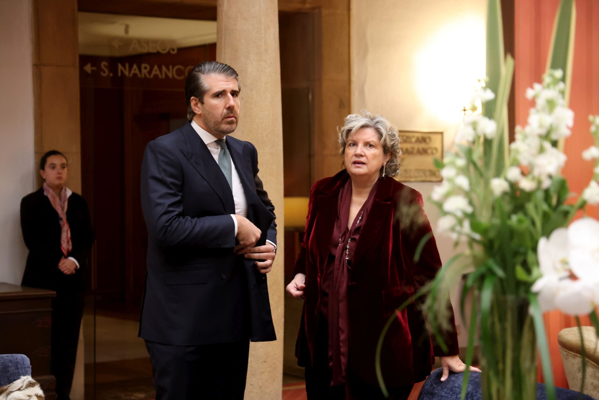 De la entrada de la reina Sofía al ambiente político y empresarial en el hall del Reconquista