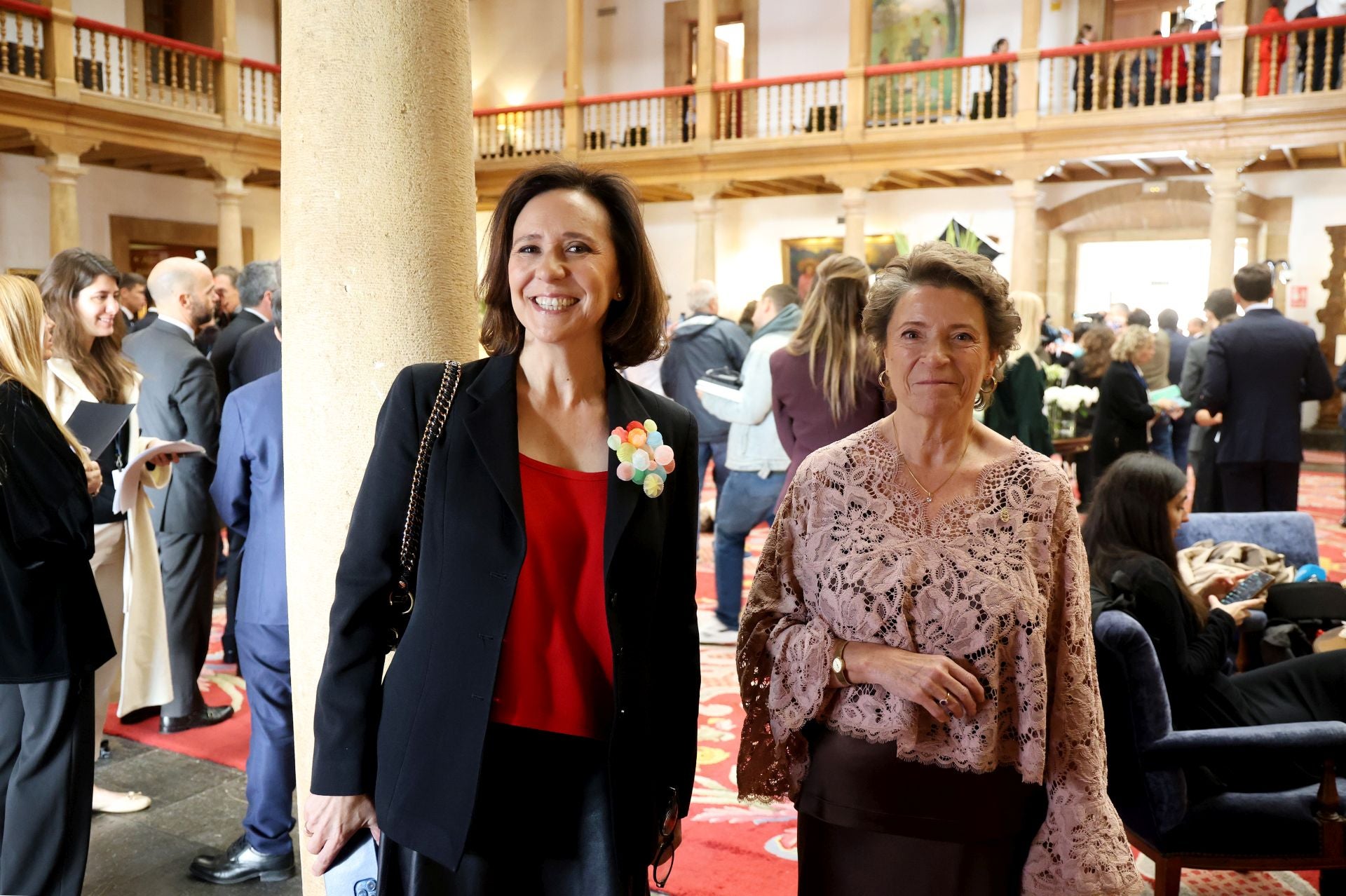 De la entrada de la reina Sofía al ambiente político y empresarial en el hall del Reconquista