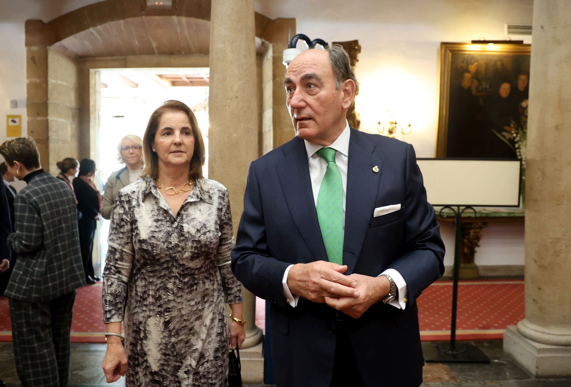 De la entrada de la reina Sofía al ambiente político y empresarial en el hall del Reconquista