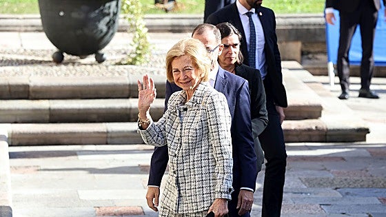De la entrada de la reina Sofía al ambiente político y empresarial en el hall del Reconquista