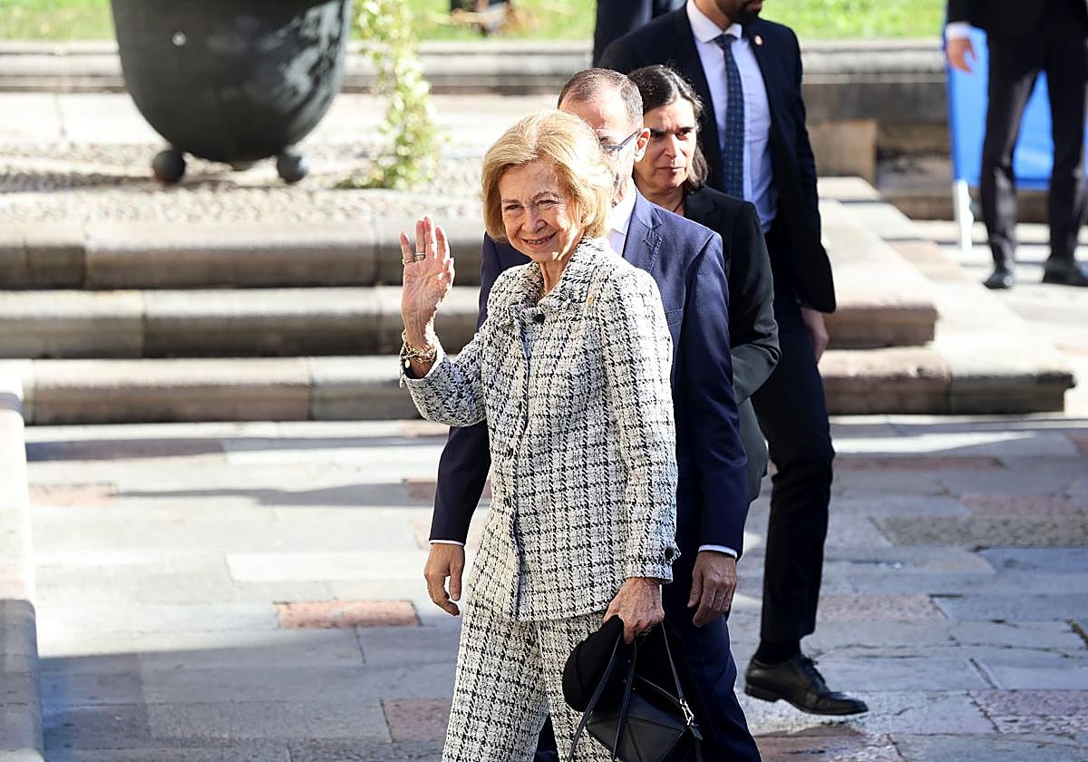 De la entrada de la reina Sofía al ambiente político y empresarial en el hall del Reconquista