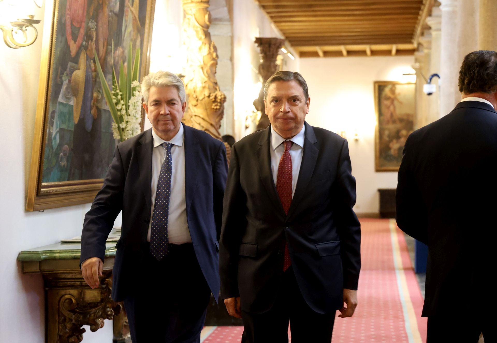 De la entrada de la reina Sofía al ambiente político y empresarial en el hall del Reconquista
