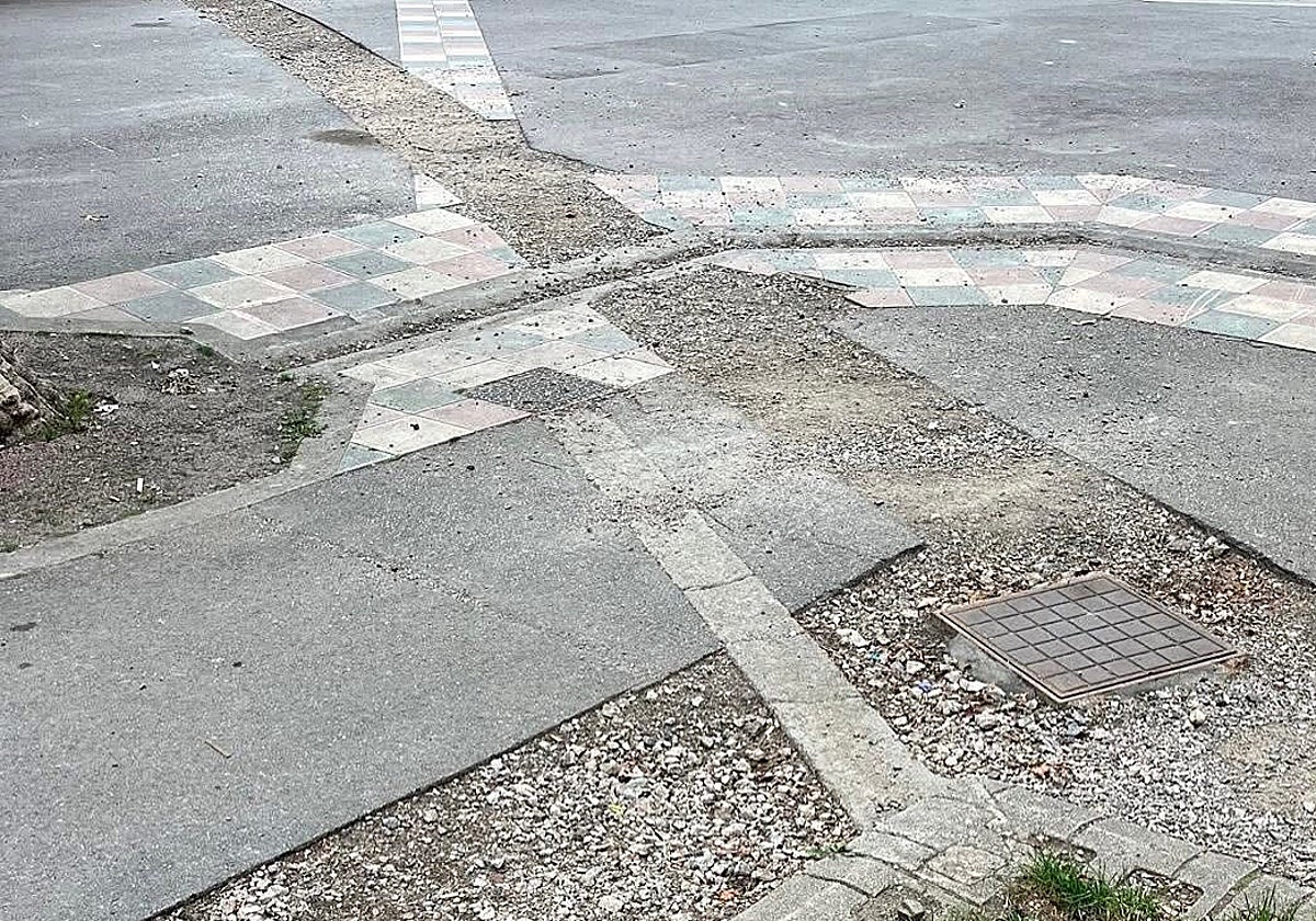 Las zanjas sin asfaltar que se encuentran en todo el parque Dorado