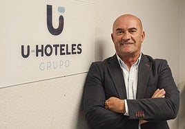 Antonio Mediavilla, en su despacho de U Hoteles, en el centro de Oviedo.