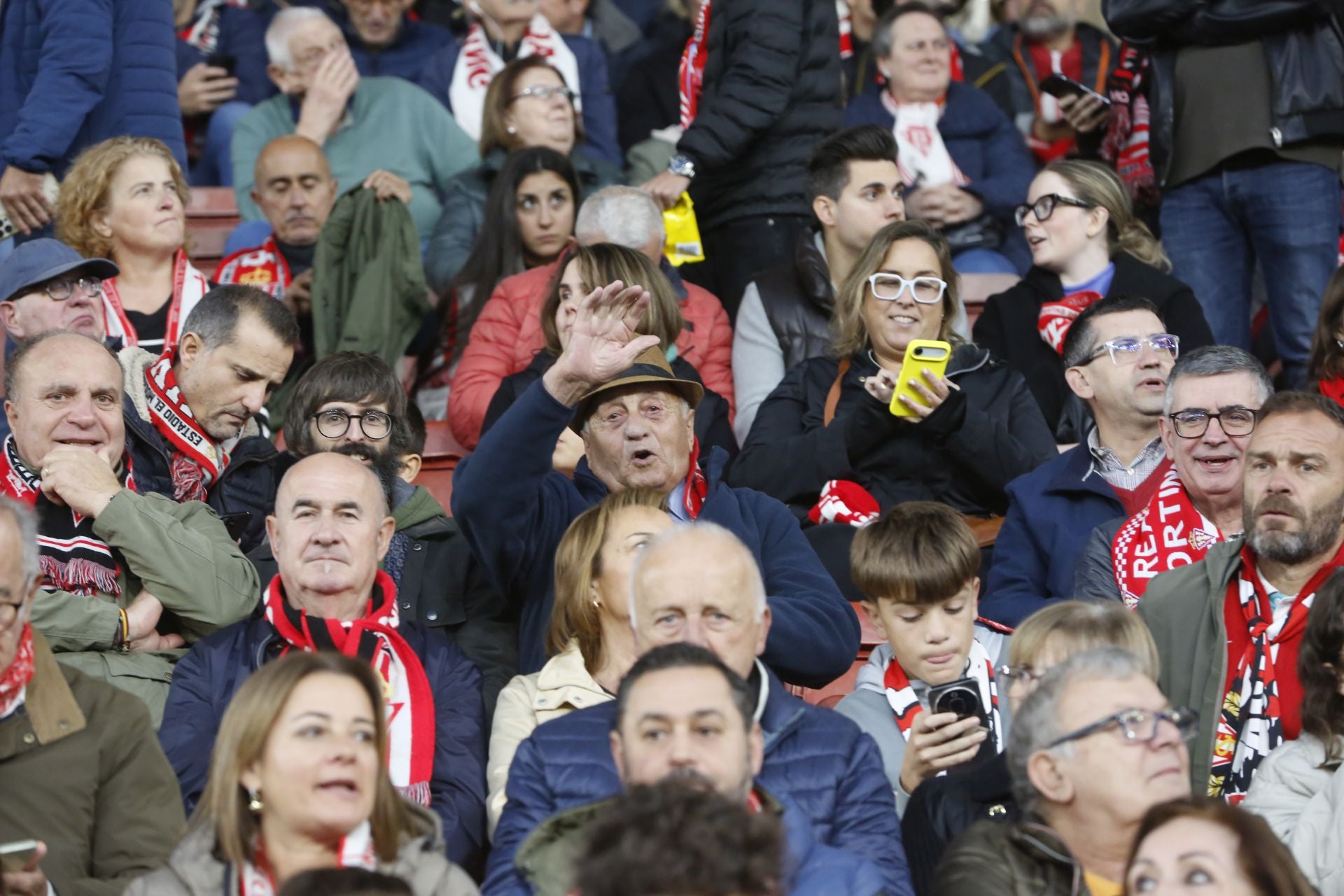 ¿Estuviste en el Sporting - Zaragoza? ¡Búscate!