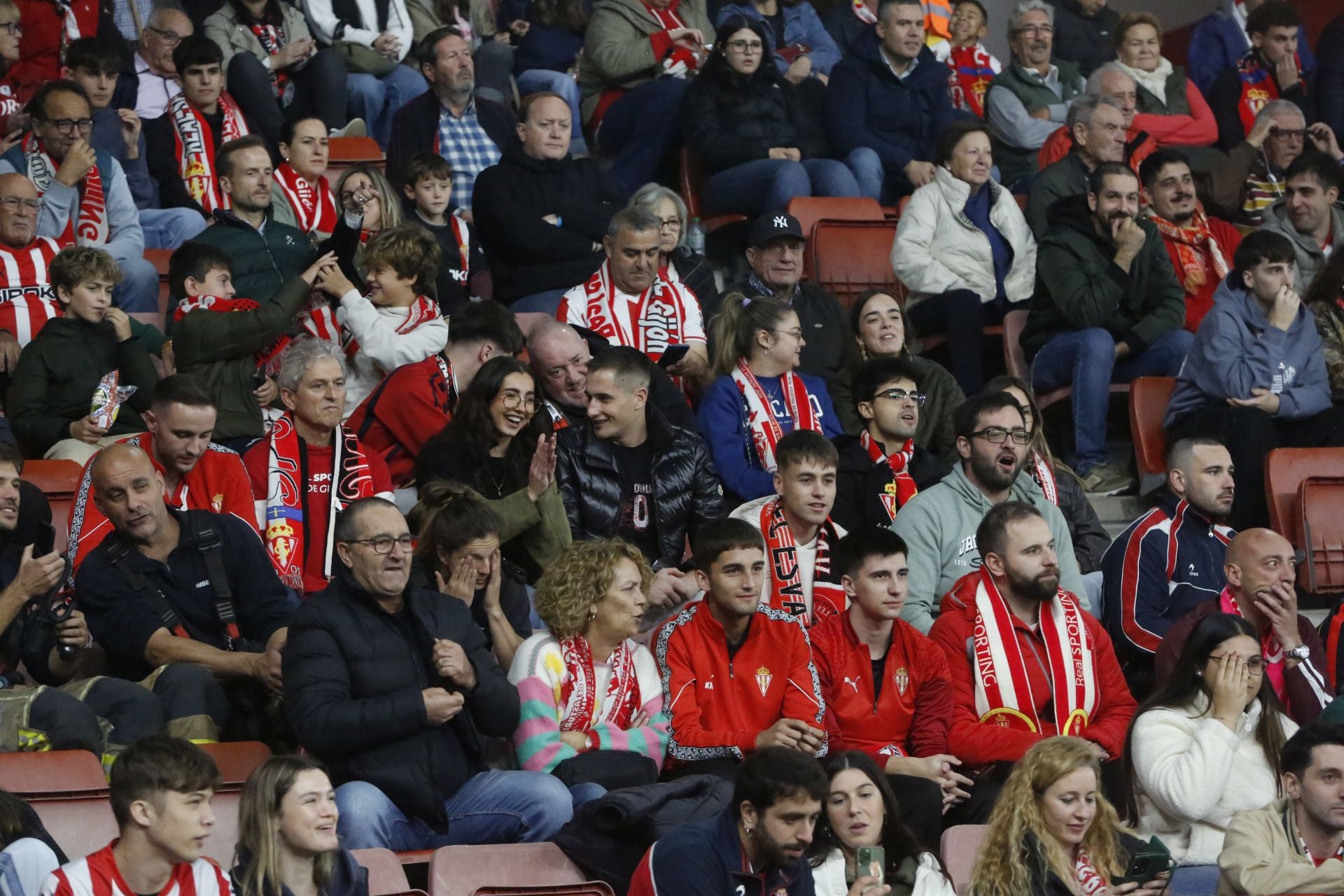¿Estuviste en el Sporting - Zaragoza? ¡Búscate!
