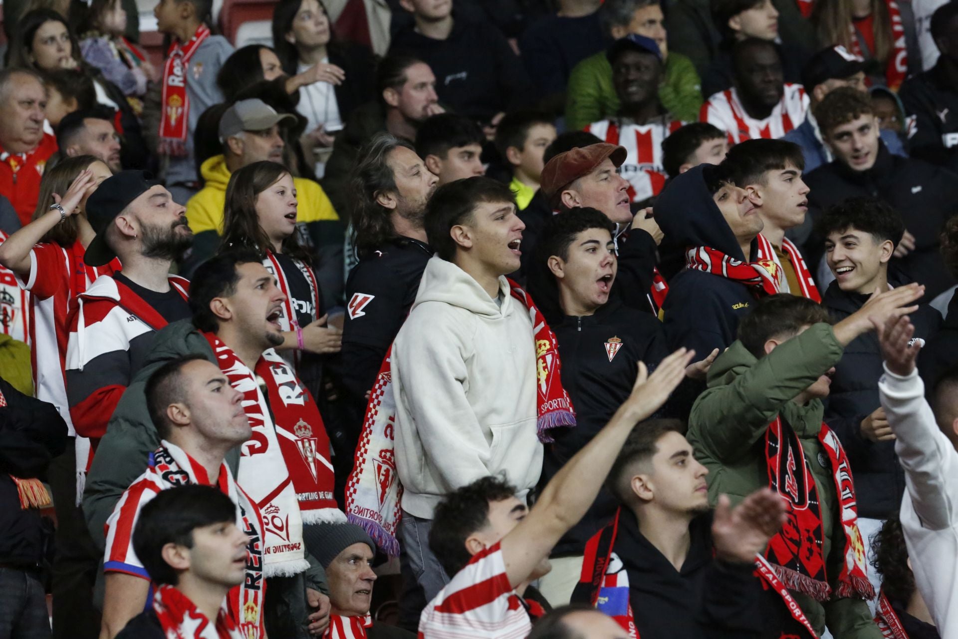¿Estuviste en el Sporting - Zaragoza? ¡Búscate!