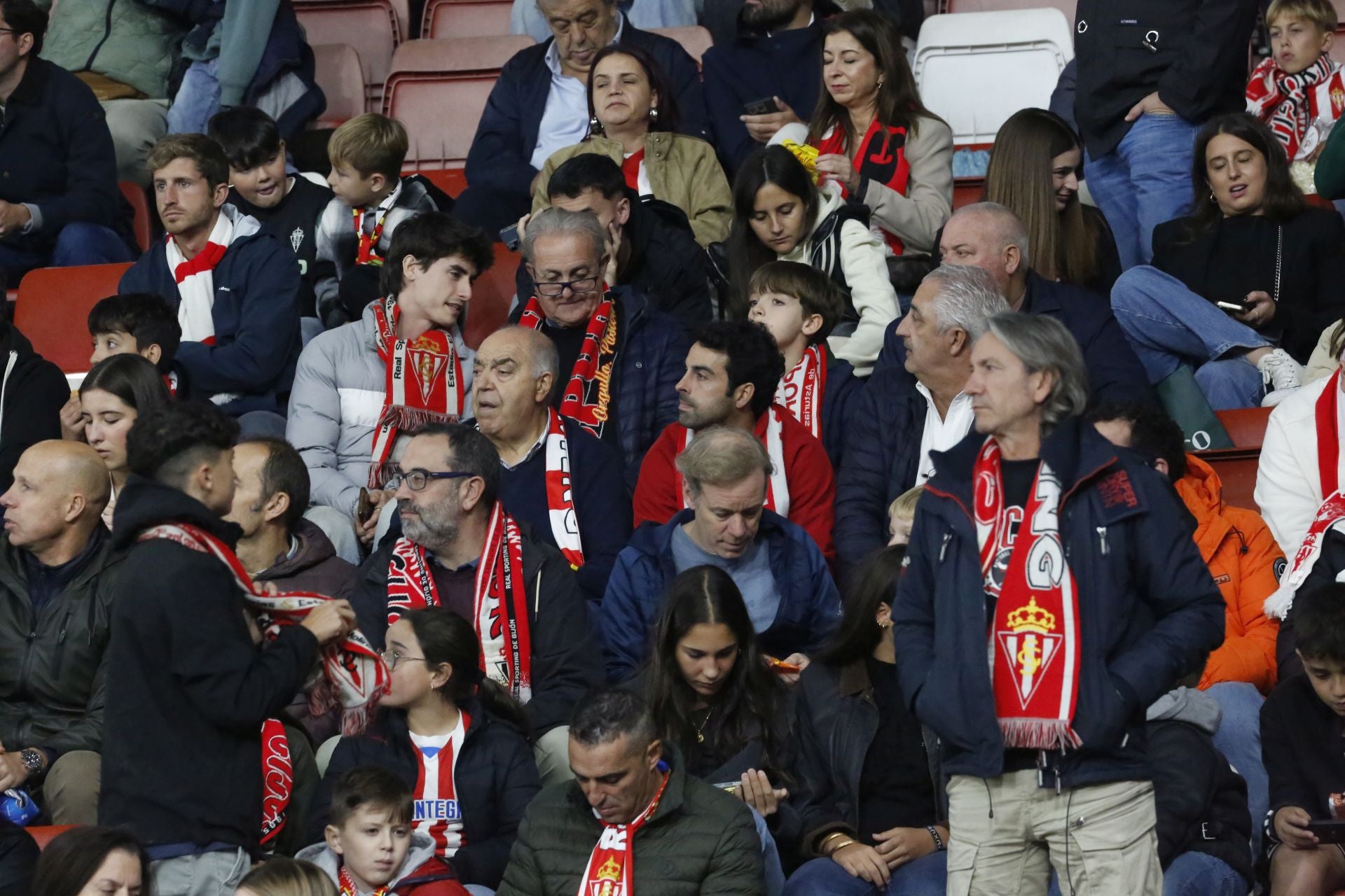 ¿Estuviste en el Sporting - Zaragoza? ¡Búscate!