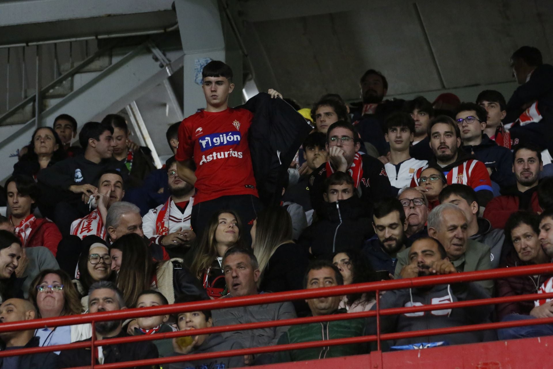 ¿Estuviste en el Sporting - Zaragoza? ¡Búscate!