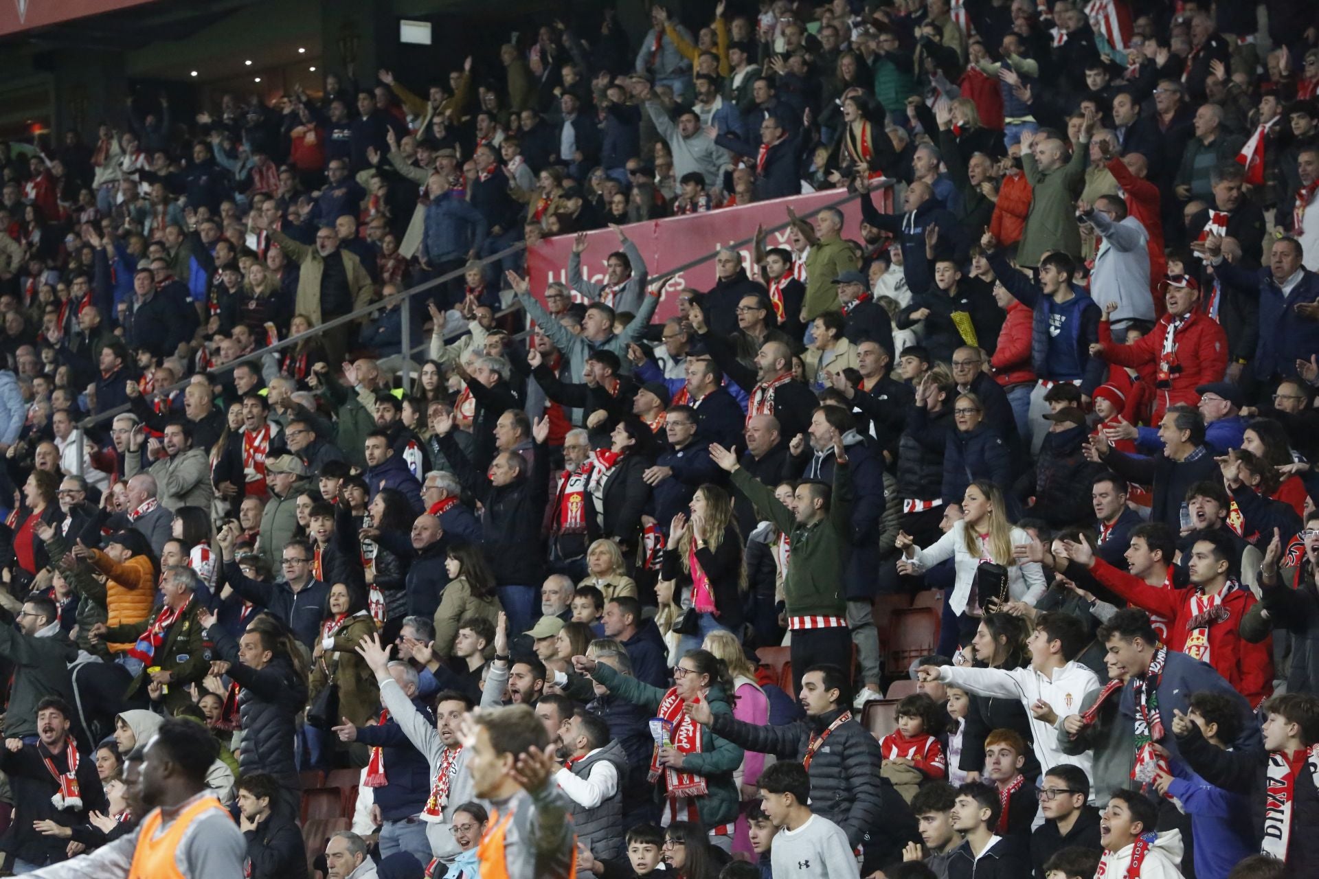 ¿Estuviste en el Sporting - Zaragoza? ¡Búscate!