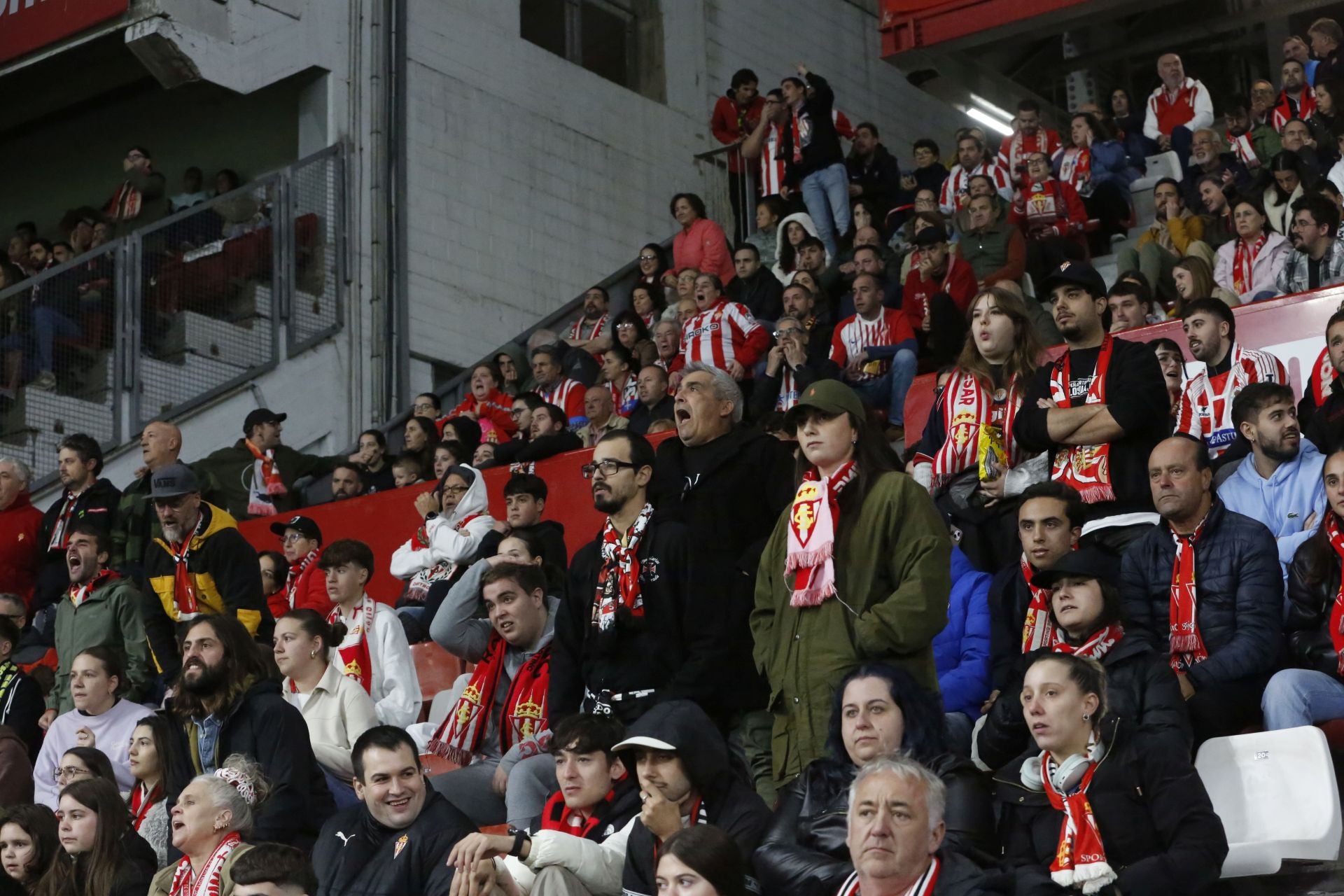 ¿Estuviste en el Sporting - Zaragoza? ¡Búscate!