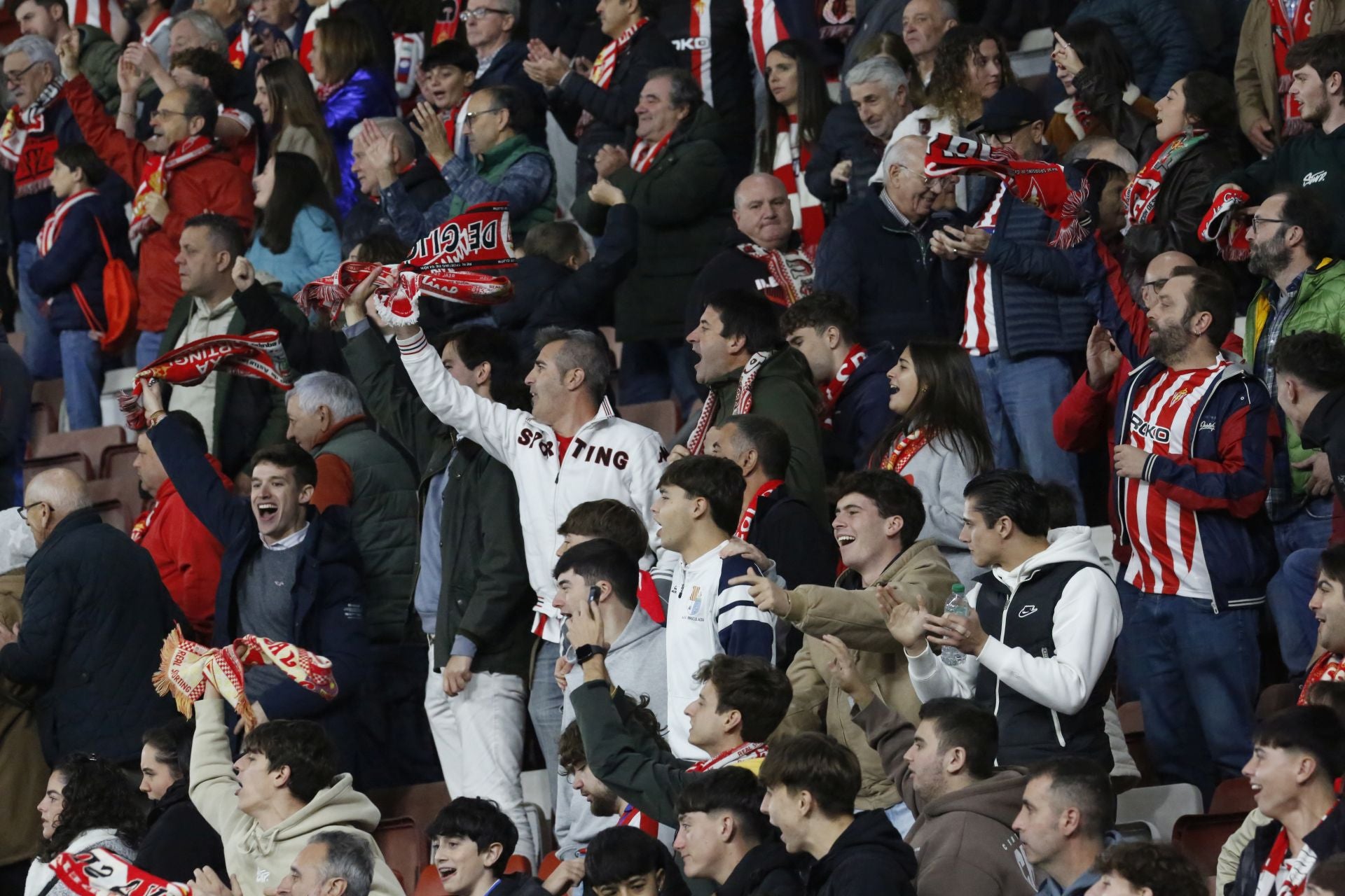 ¿Estuviste en el Sporting - Zaragoza? ¡Búscate!