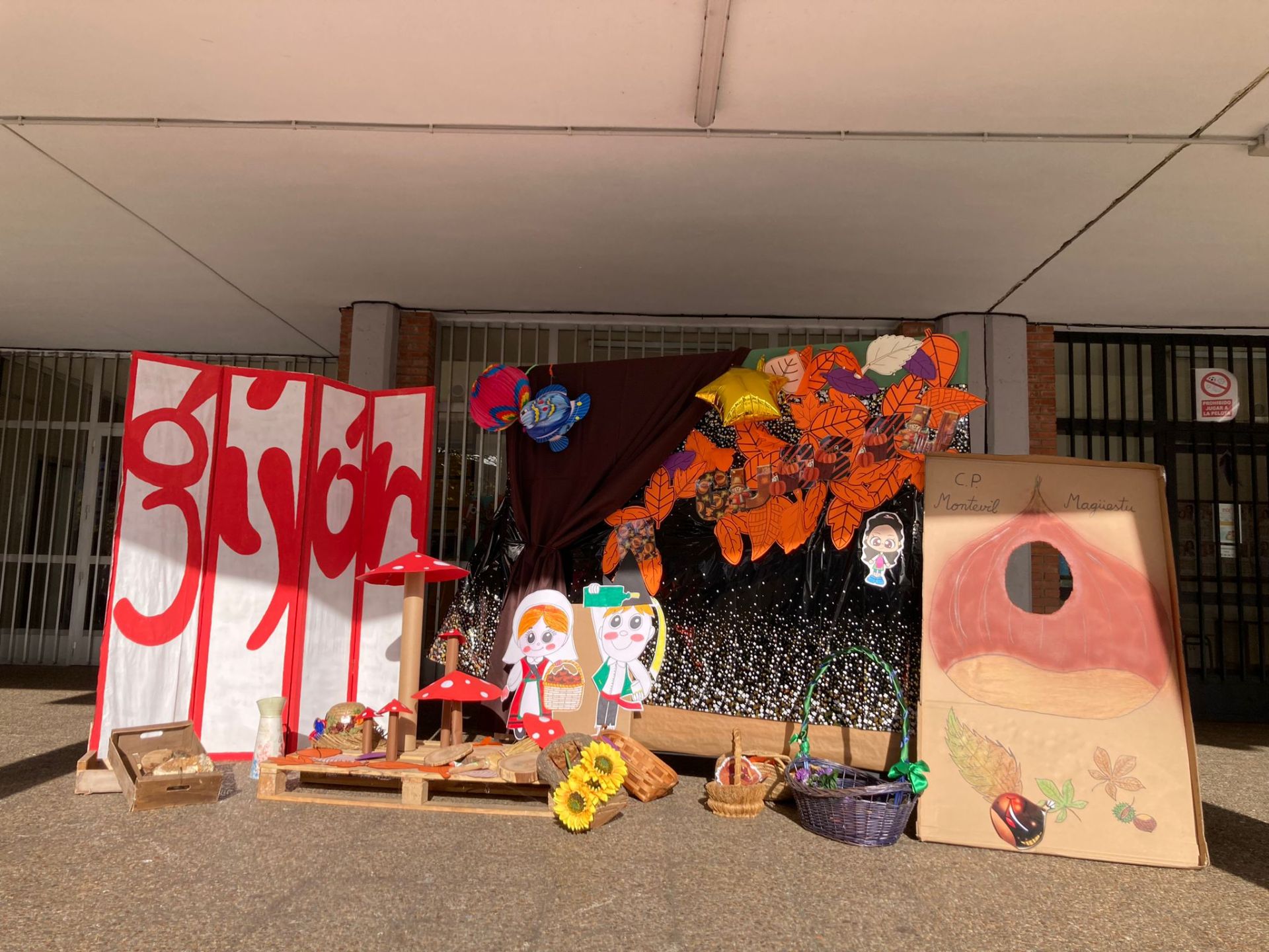 Escanciado, juegos tradicionales y muchas castañas en el colegio Montevil de Gijón