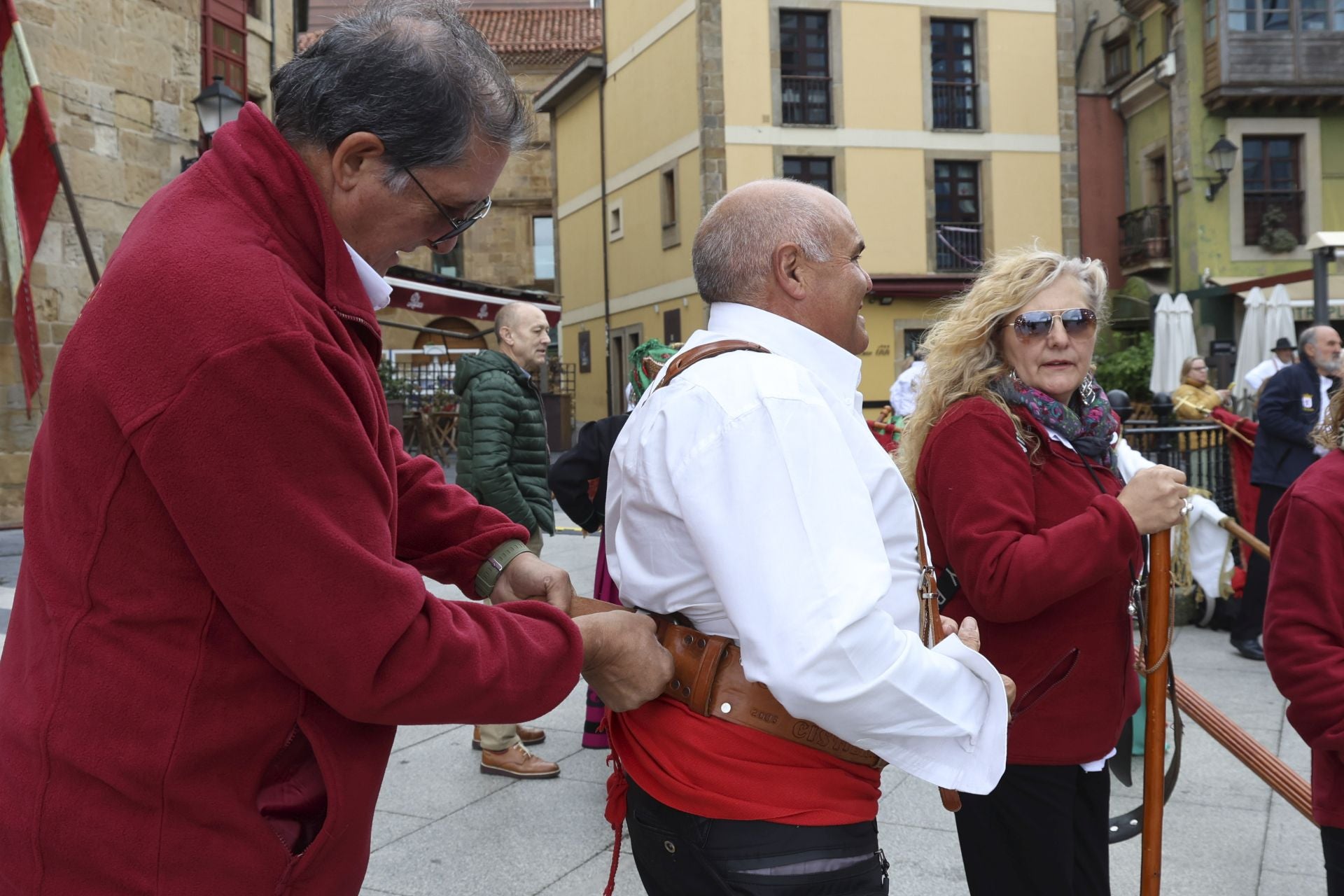 Los pendones leoneses desfilan por Gijón