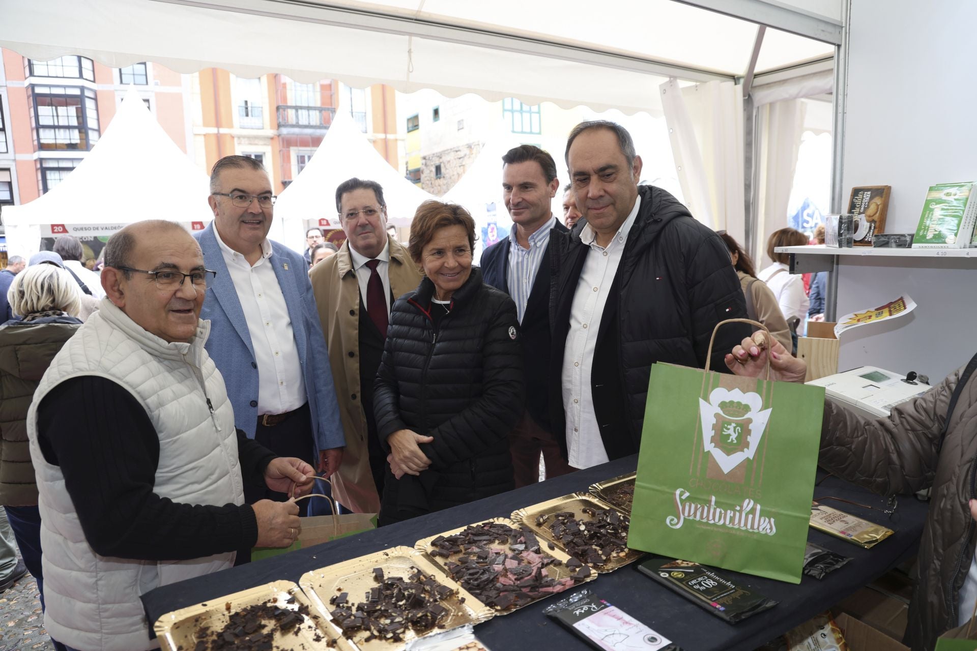 Los pendones leoneses desfilan por Gijón