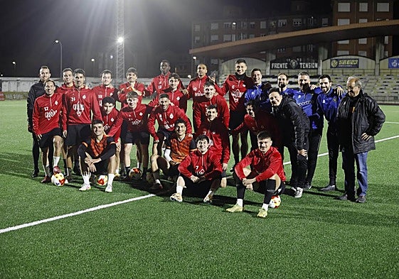 La plantilla del Caudal, este lunes, en su último entrenamiento antes del compromiso copero ante el Sporting.