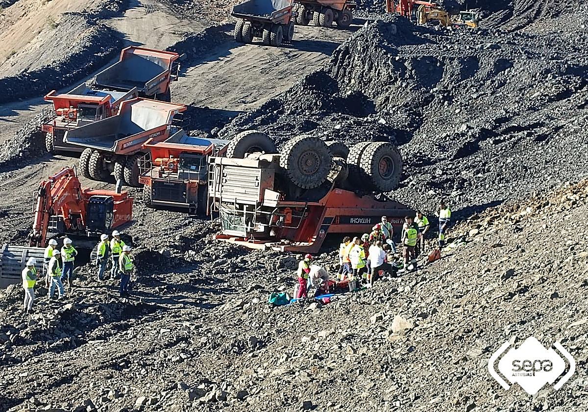 Grave accidente laboral en una mina de Tormaleo: un joven de 20 años resulta herido tras volcar un dúmper