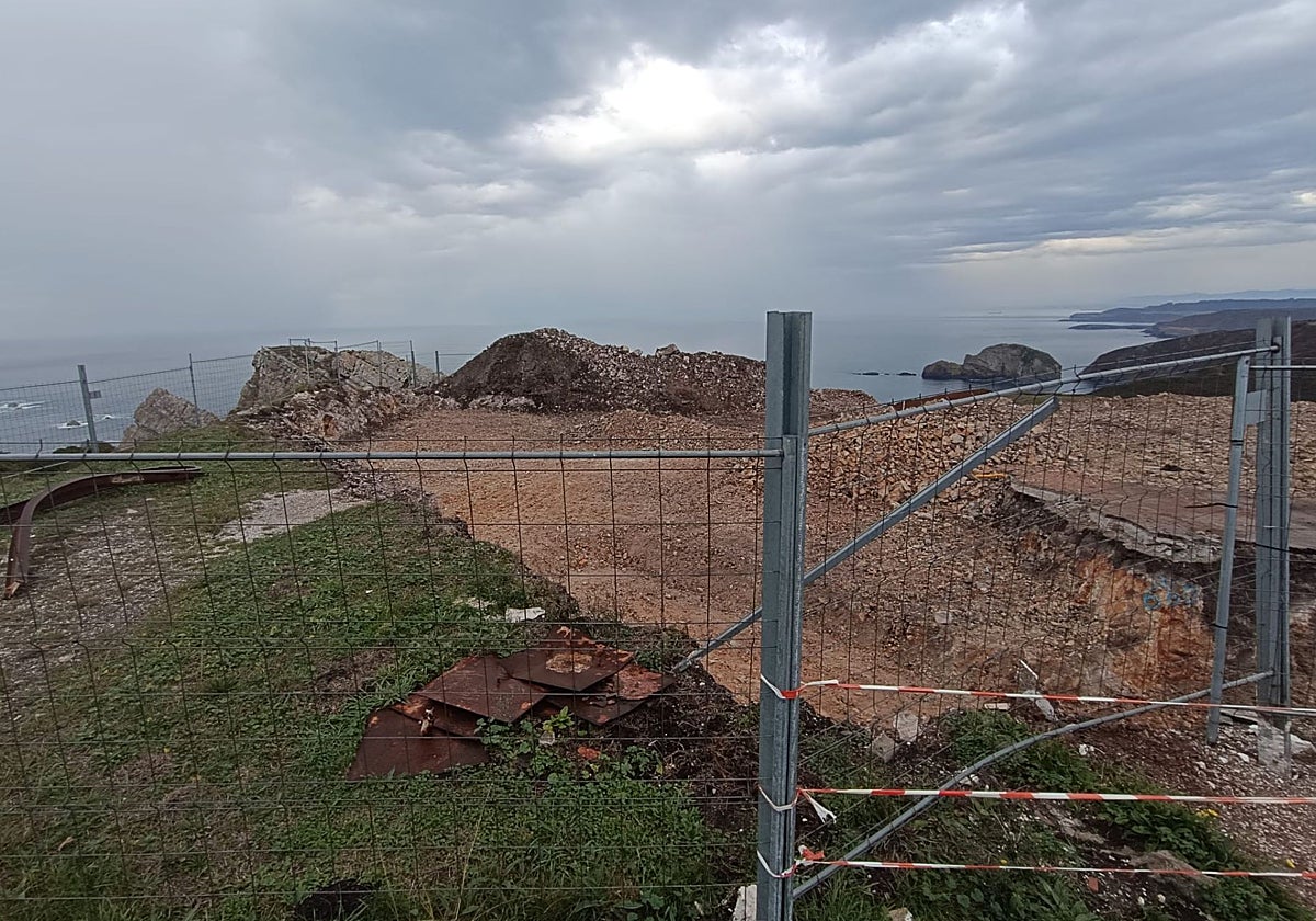 Obra en el Cabo Peñas para la construcción de un nuevo local hostelero.