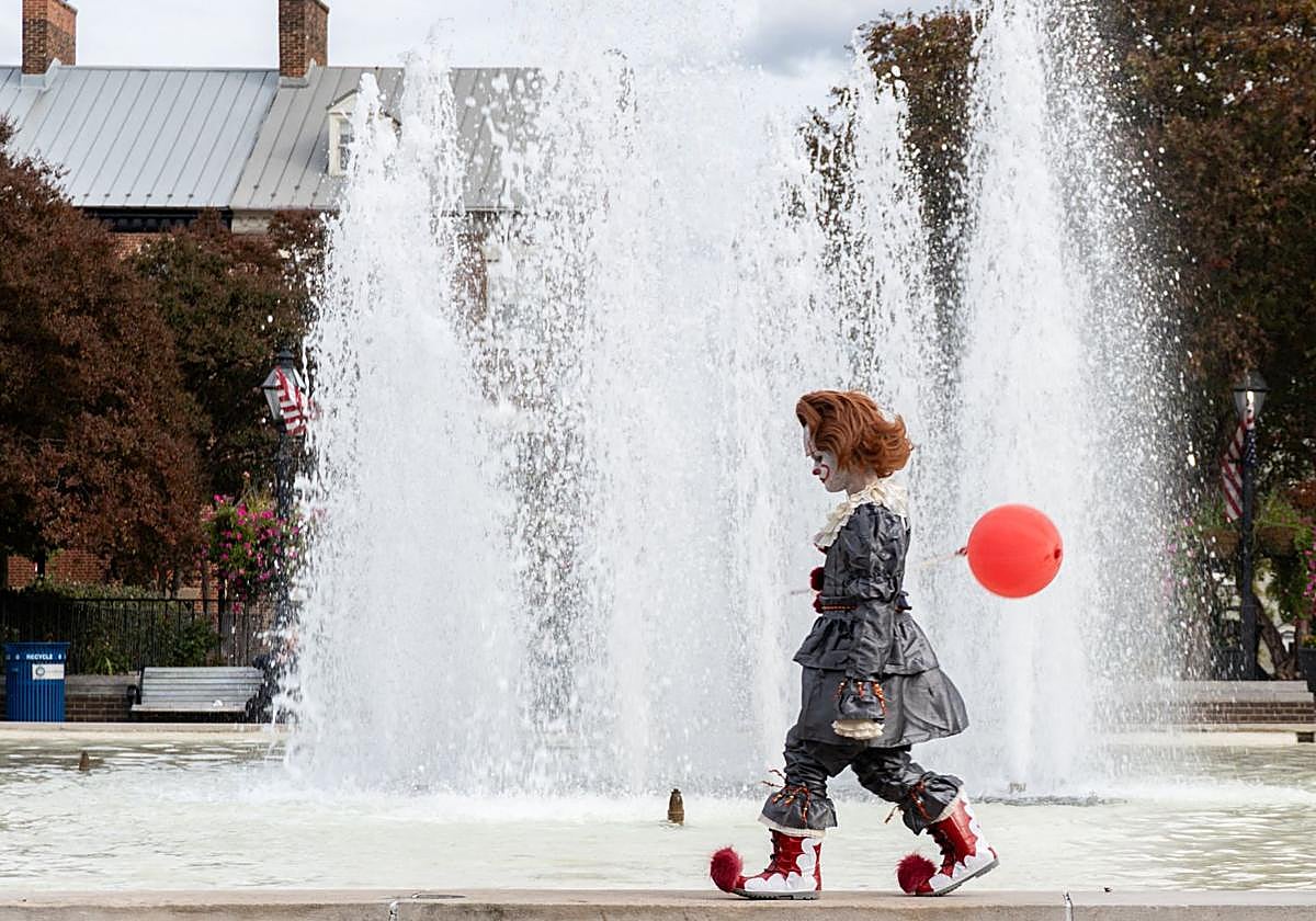 Un niño disfrazado de Pennywise, el payaso de 'It'.