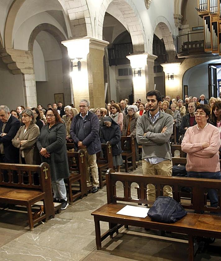 Imagen secundaria 2 - Emotivo adiós en Oviedo: «Gracias Fina y Elvia por llenar el barrio de vida»