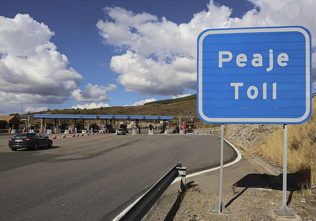 Acceso a las cabinas de cobro del peaje del Huerna.