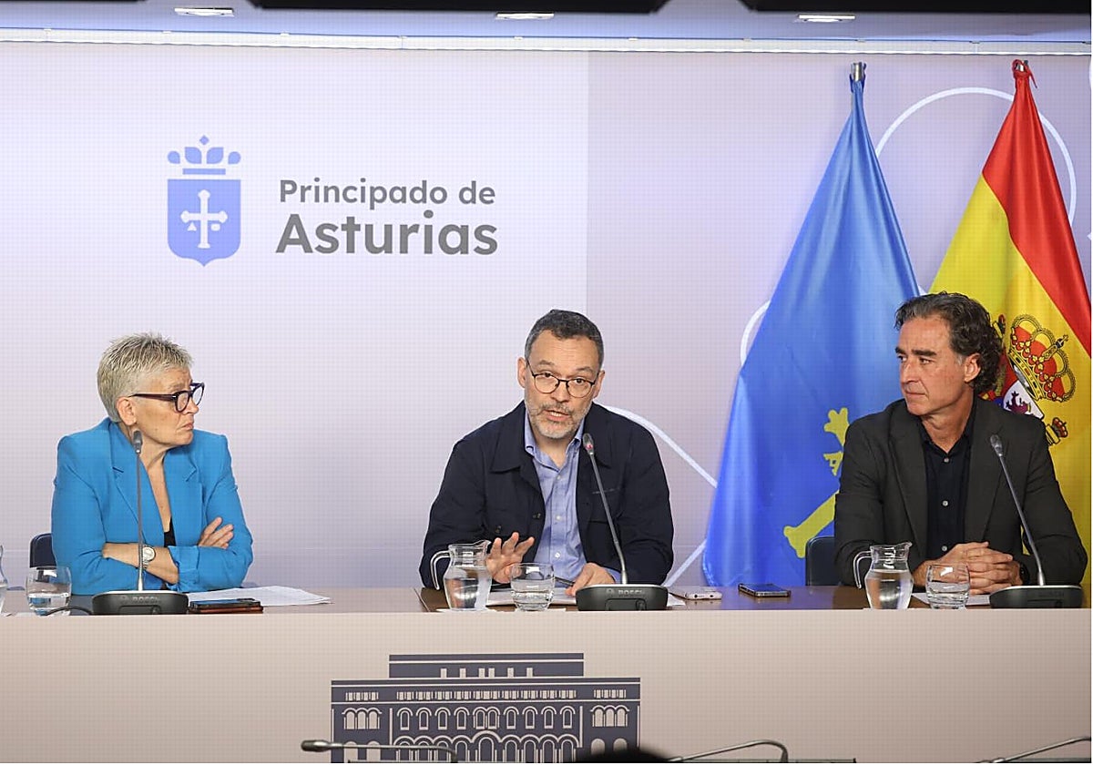 Concepción Saavedra, Sergio Calleja y Óscar Suárez, en la presentación del nuevo Código Ictus autonómico.