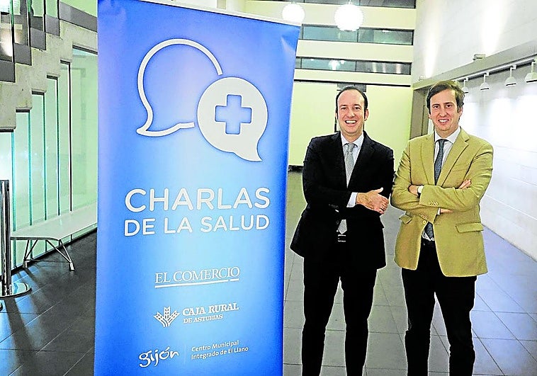 Los doctores Fernández-Vega antes de comenzar la charla.