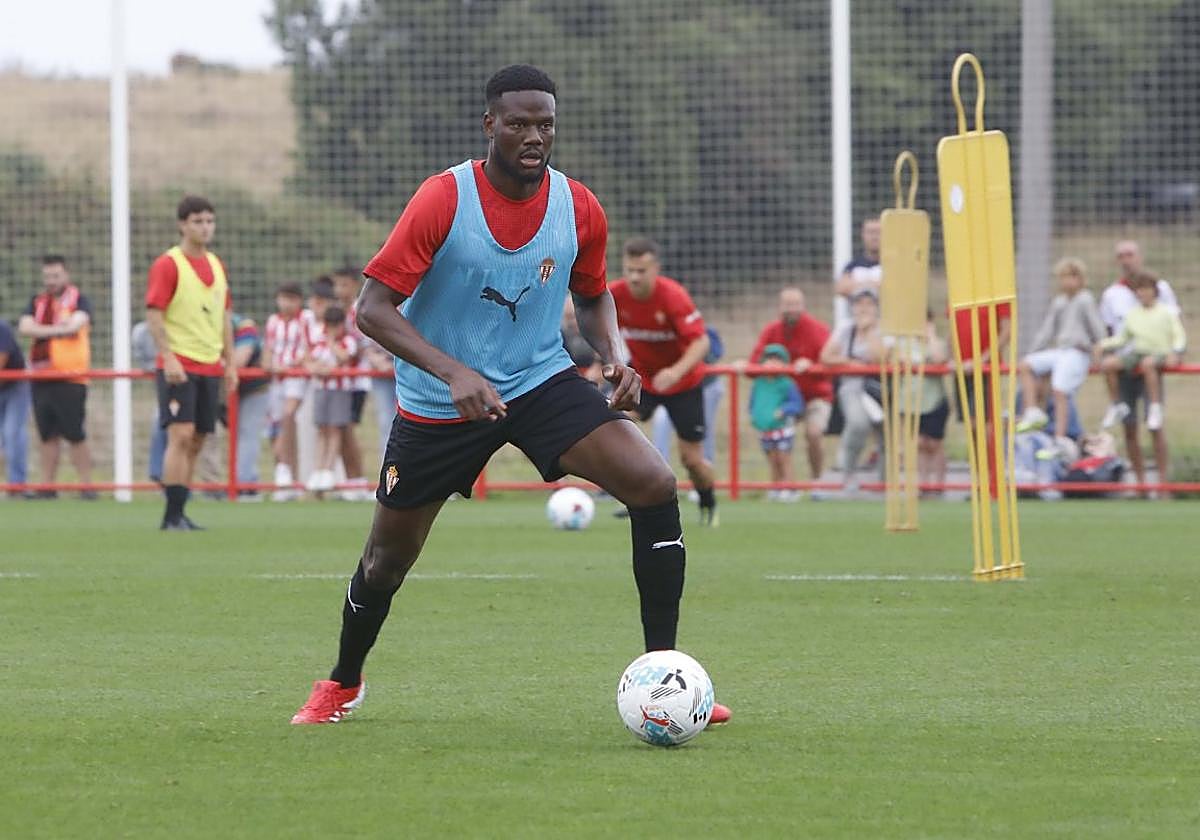 Loum, durante un entrenamiento en Mareo.