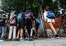 El fiscal superior del Principado de Asturias, Gabriel Bernal, con la consejera de Educación, Eva Ledo.