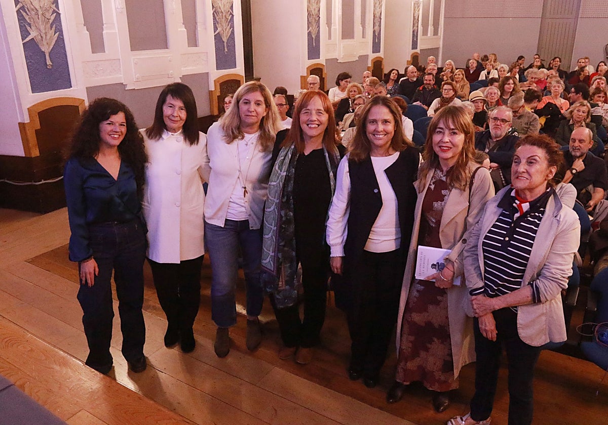 Sofía Castañón, María José Rodríguez Moro, Flor Prieto Quirós, Laura Castañón, María de Álvaro, Natalia Cueto y Teresa Vilches.