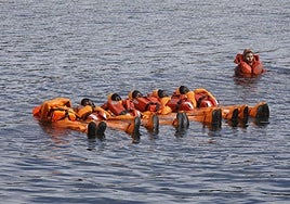 Una demostración de las prácticas de salvamento.
