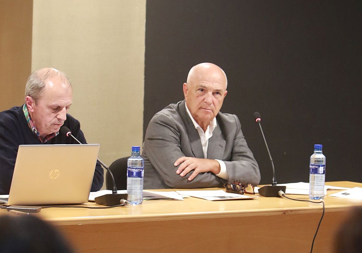 Fernando García Abella y Joaquín Pixán en el acto de ayer.