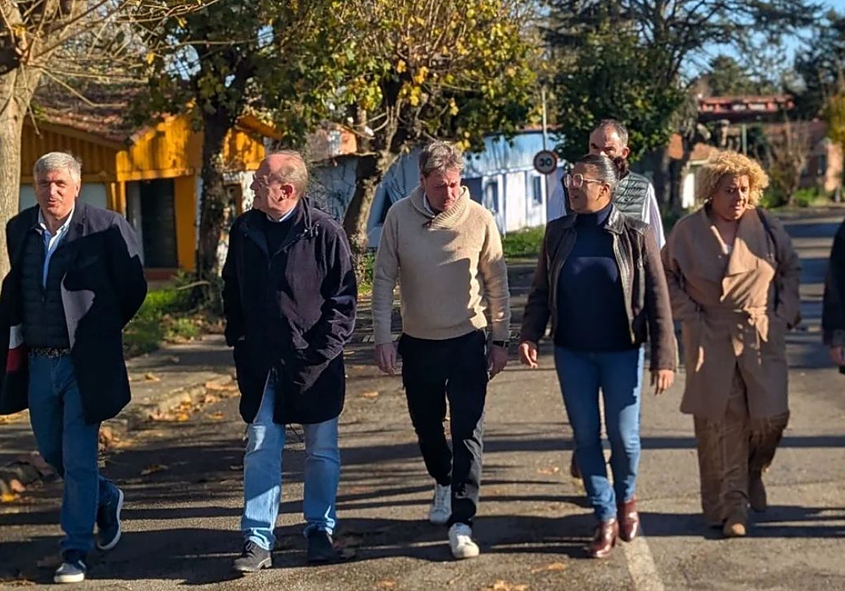 Rafael Solís, primero por la izquierda, será el nuevo concejal del PP en Carreño.