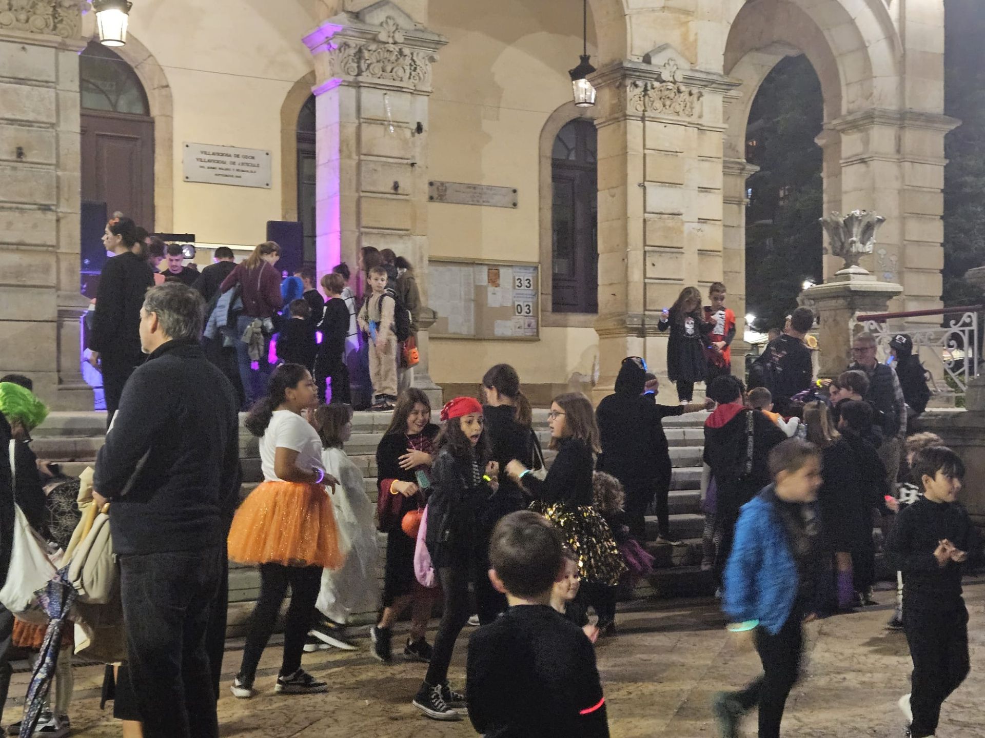 Halloween llena las calles de Villaviciosa