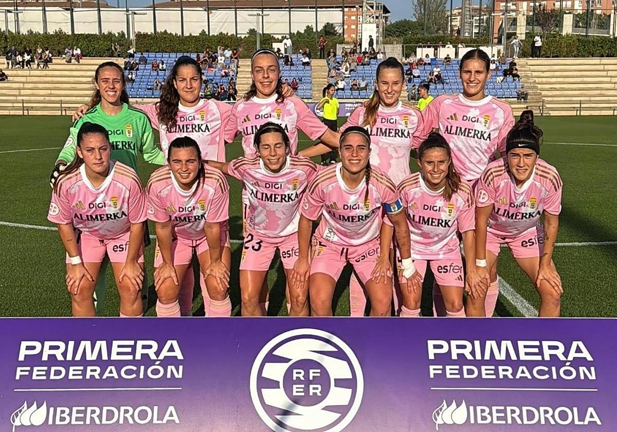 Las jugadoras del Real Oviedo Femenino, al inicio del encuentro.