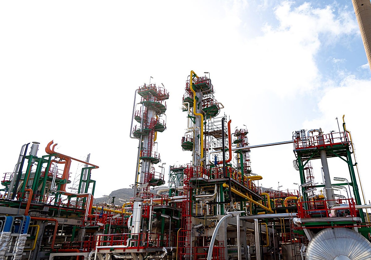 Planta de combustibles 100% renovables de Repsol en Cartagena, la única de la península dedicada por completo y a gran escala a la producción de estos combustibles. La energética tiene en cartera otros dos proyectos.