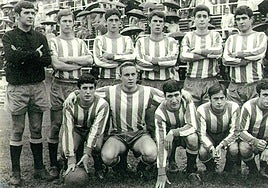 Club Atlético Gijón en 1967: Rebaque,Carneado, Del Riego, Daunese, Zapata,y Fombella. Abajo: Dorado, Javier, Cabichu, Olay yToñín.
