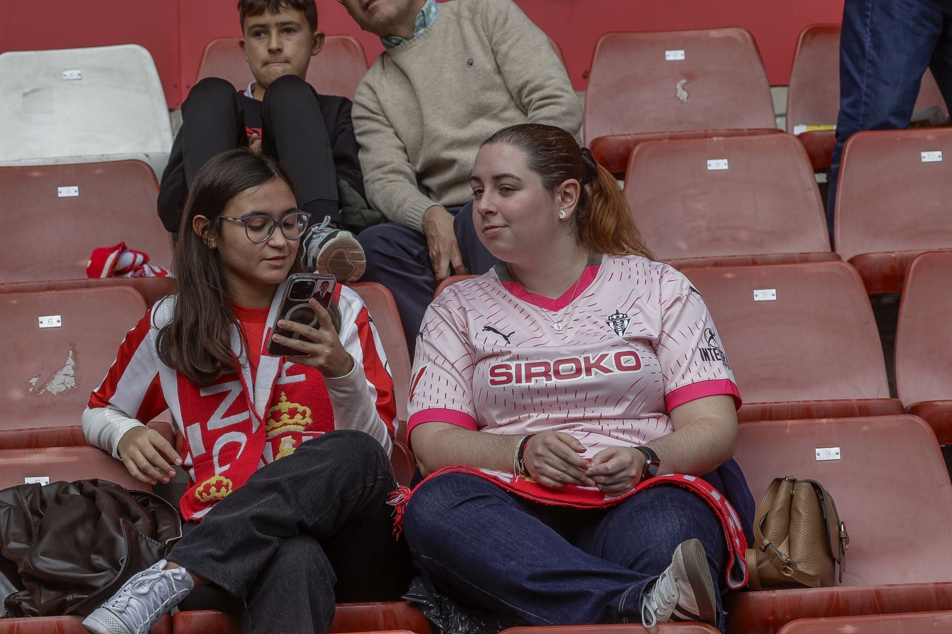 Fotos: ¿Estuviste en El Molinón viendo el Sporting-Las Palmas? ¡Búscate!