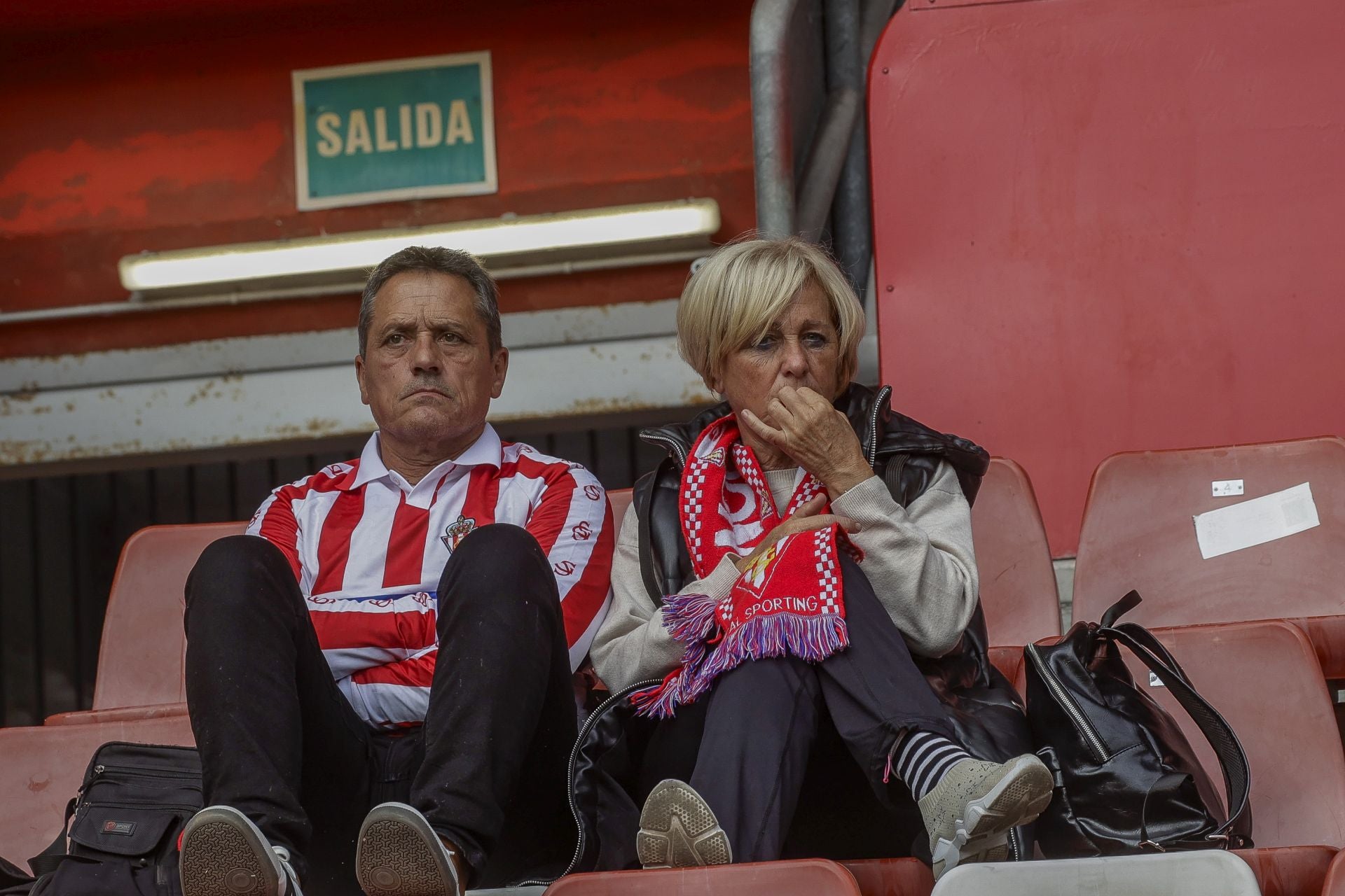 Fotos: ¿Estuviste en El Molinón viendo el Sporting-Las Palmas? ¡Búscate!