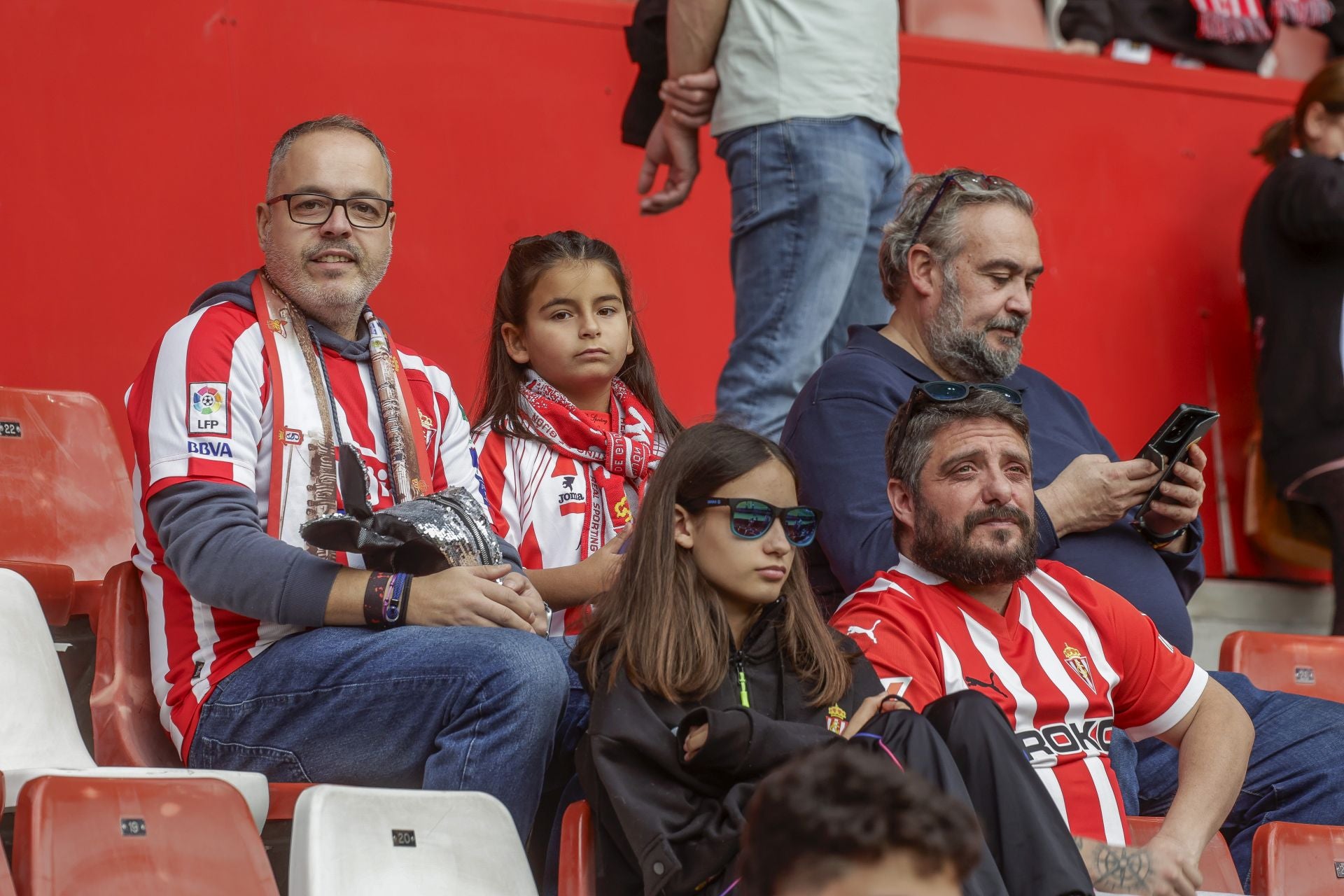 Fotos: ¿Estuviste en El Molinón viendo el Sporting-Las Palmas? ¡Búscate!